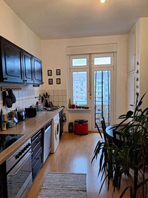 Gepflegte Altbauwohnung – ruhig, lichtdurchflutet, mit Balkon - Photo 1