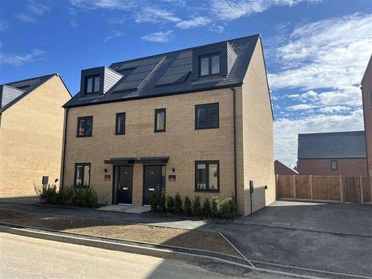 A newly built three bedroom house in the popular Beaulieu Park development - Photo 1