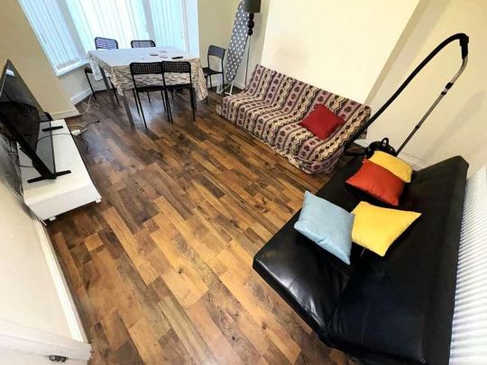 Cardigan Road, Hyde Park, Leeds, LS6 - Photo 1