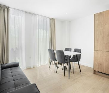 37 Clarendon Road, Watford - Photo 2