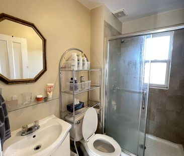 Detached Home For Lease | X9234102 - Photo 2