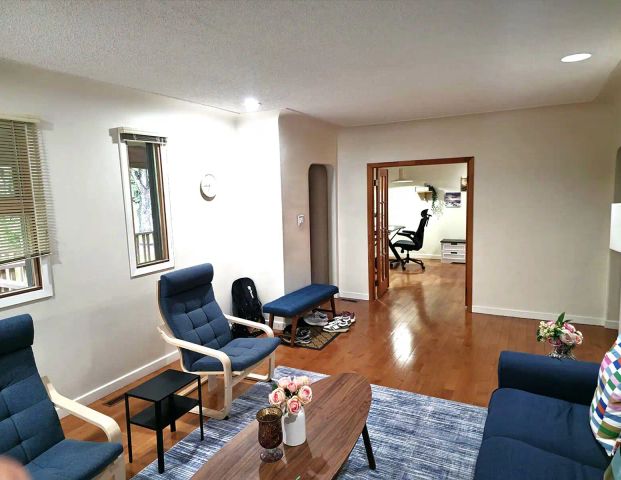 Cozy 1 Bedroom fully furnished House Close to UOFA and Belgravia Station — 1 Bedroom Room For Rent - Photo 1