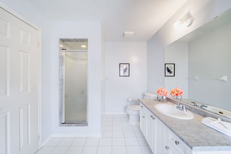 For Lease - 370 Flagstone Way, Newmarket, Ontario - Photo 5