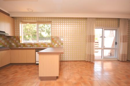 Low Maintenance Living in the Heart of Elsternwick - Photo 5