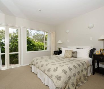 Sunny & Spacious Meadowbank Home - Photo 3