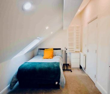 6 Beds 2 Baths - Photo 3