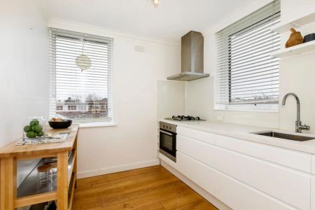 Beautiful, Bright, Apartment Not To Miss - Photo 2