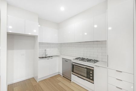 15 Glisten Way, Craigieburn VIC 3064 - Townhouse For Rent | Domain - Photo 5