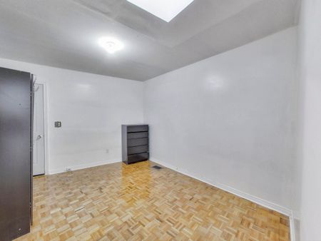 For Lease - 1584 Dundas Street Unit# Apt #2, Toronto, Ontario - Photo 2