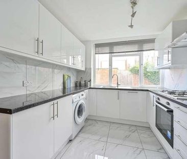 Swanwick Close, Roehampton, SW15 - Photo 2