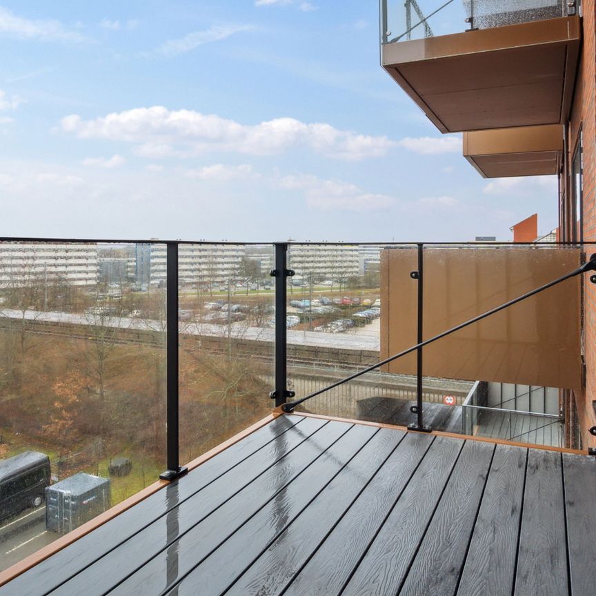 2-værelses lejlighed med solrig altan i en arkitekttegnet ejendom på Vallensbæk Stationstorv. - Foto 1