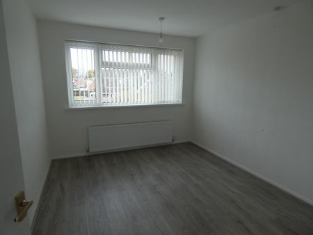 3 bedroom end of terrace house to rent - Photo 4