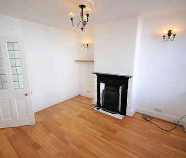 2 bedroom end of terrace house to rent - Photo 2