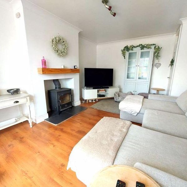 3 bedroom semi-detached bungalow to rent - Photo 1