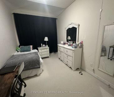 Townhouse For Lease | N8124656 - Photo 6