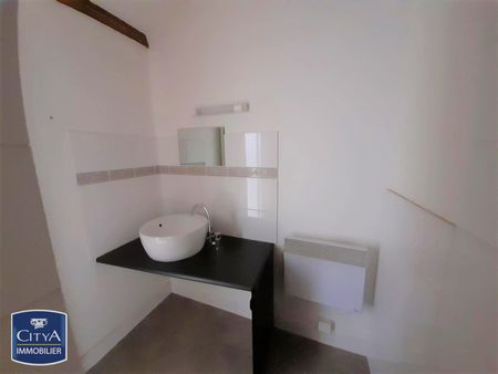 Location Appartement 2 pièces 38m² ST JUST MALMONT 43240 - Photo 5