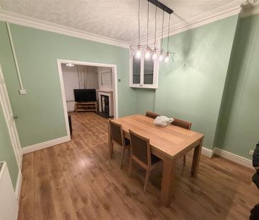 2 bedroom end of terrace house to rent - Photo 5