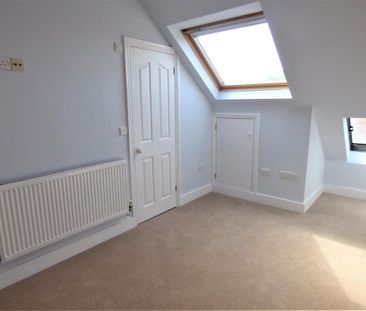 3 bedroom semi-detached house to rent - Photo 4