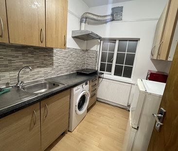 2 Bed Flat, Gantshill Crescent, IG2 - Photo 1