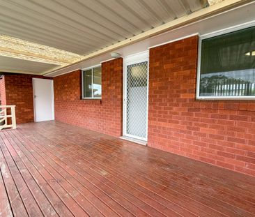 Refreshed family home in prime South Penrith location - Photo 2