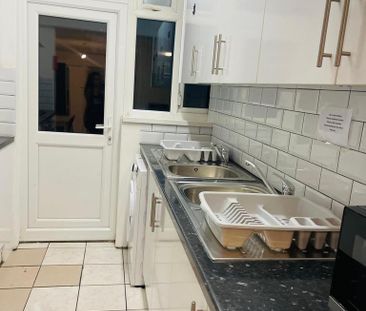 1 bedroom in a house share to rent - Photo 5