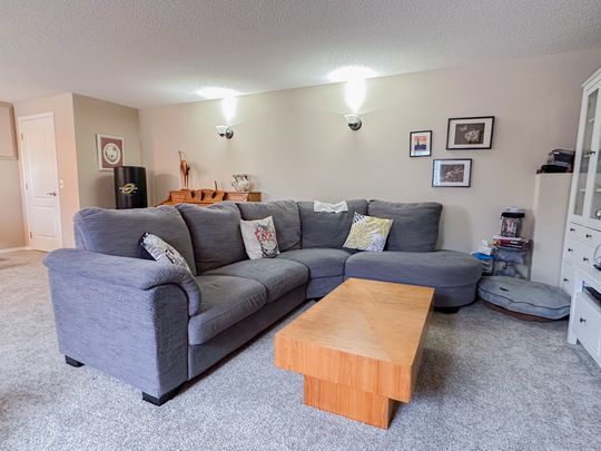 Spacious 4 Bed Home In Stonegate, Airdrie | Solar Panels | Double Garage - Photo 1