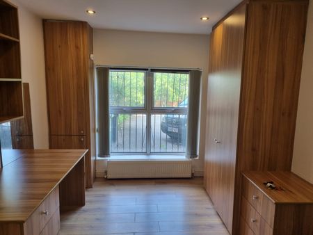 3 Bed - Flat B, 203 Belle Vue Road, Headingley, Leeds - LS3 1HG - Student - Photo 3