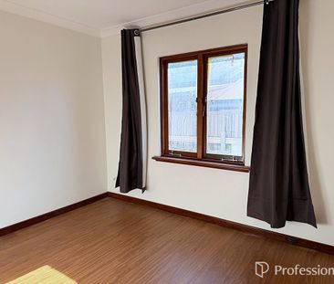 Comfortable Family Living in a Convenient Gosnells Location - Photo 4