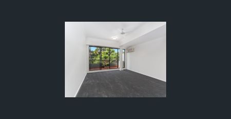 Spacious Loft Style Apartment - Leafy Skyline Views - Photo 2