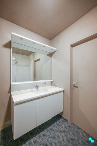 Tweeslaapkamerappartement nabij centrum Oostrozebeke - Photo 2