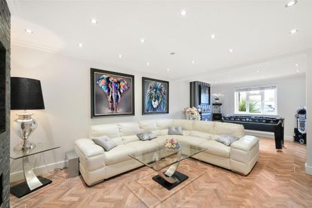 4 bedroom semi-detached house to rent - Photo 5