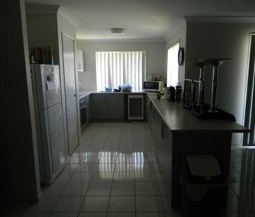 Four bedroom, family home - Photo 5