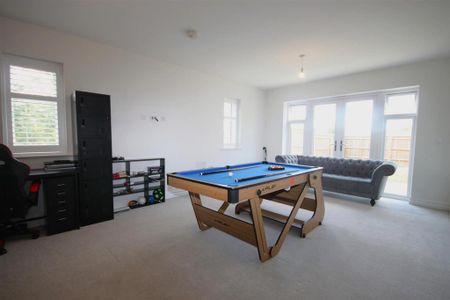 4 bedroom detached house to rent - Photo 5