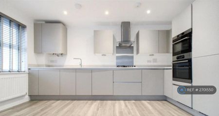 2 bedroom penthouse to rent - Photo 4