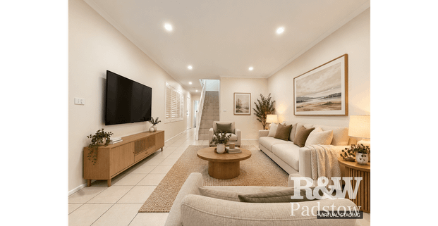 Townhouse Close to Padstow Station and Four-Car Parking - Photo 1
