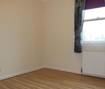 3 bedroom flat to rent - Photo 6