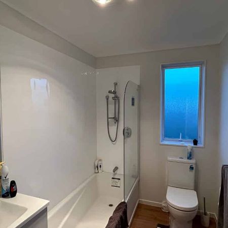 Near New Two Bedroom! - Photo 4