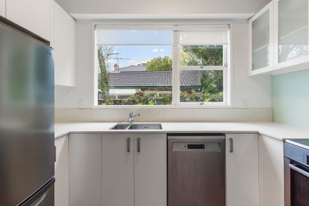 Spacious Living - Unbeatable Location - Photo 5