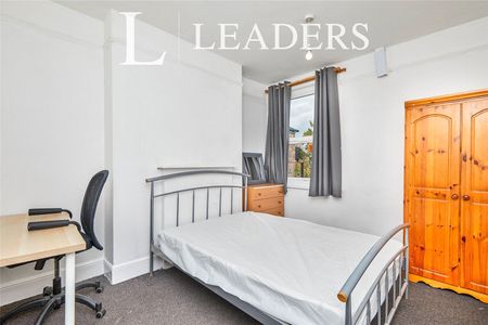 6 bedroom semi detached to rent Gedling Grove, Nottingham, Nottinghamshire, NG7 - Photo 3