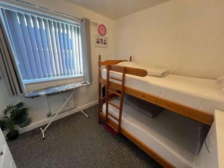 Melrose Gardens, Blackpool, FY4 - Photo 2