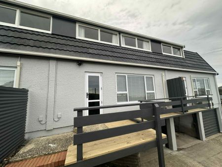 Tastefully appointed and ready now! - Photo 4