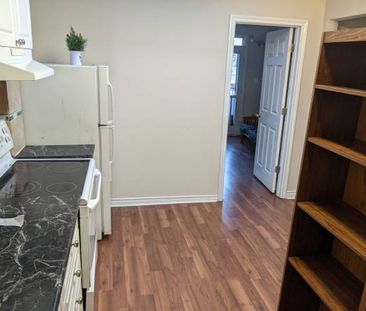 Bright two-room apartment, North York, Immediate - Photo 4