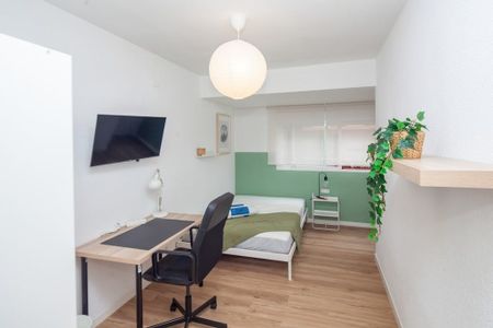 Carrer de Linares, Valencia, Valencian Community 46018 - Photo 5