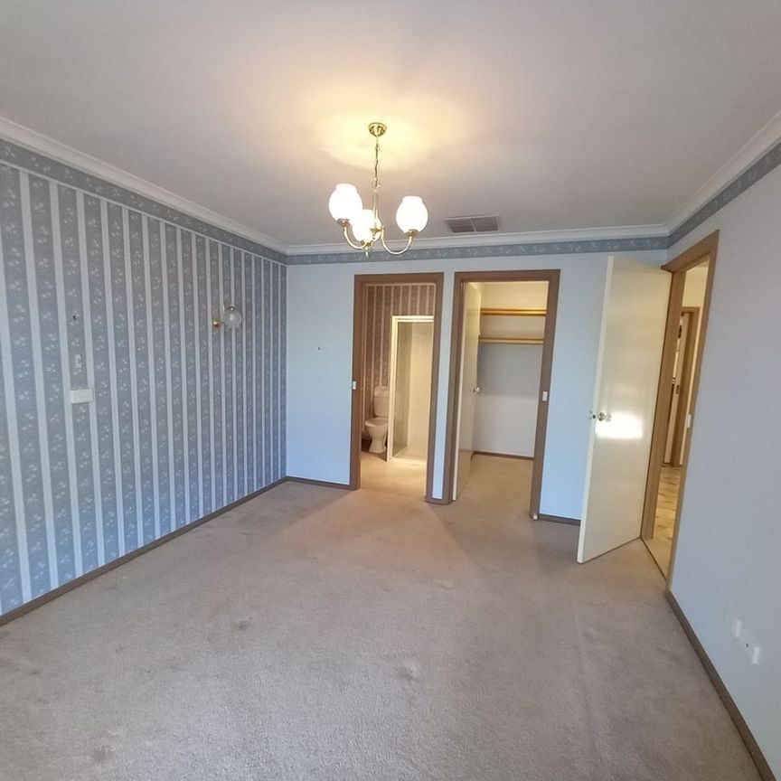 THREE BEDROOM FAMILY HOME - Photo 1