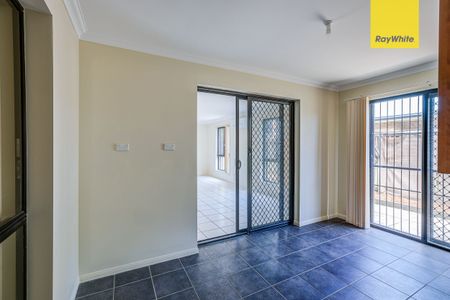 EXPANSIVE DOUBLE STOREY HOME IN QUIET STREET - Photo 5