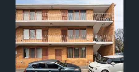 Bright Apartment in Prime Inner-City Location - Photo 5