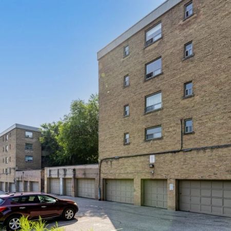 Roxbury Manor - Photo 4