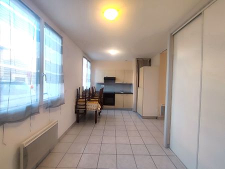 Appartement T1bis meublé en plein centre de Saint Quentin Fallavier - Photo 4