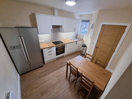 6 Bed Student Accommodation - Photo 2