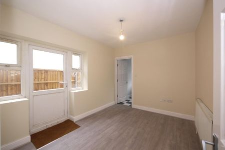 6 bedroom terraced house to rent - Photo 4